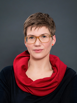 daniela_farbe_hoch_RGB_72dpi-e1639589200533.png daniela_farbe_hoch_RGB_72dpi-e1639589200533.png